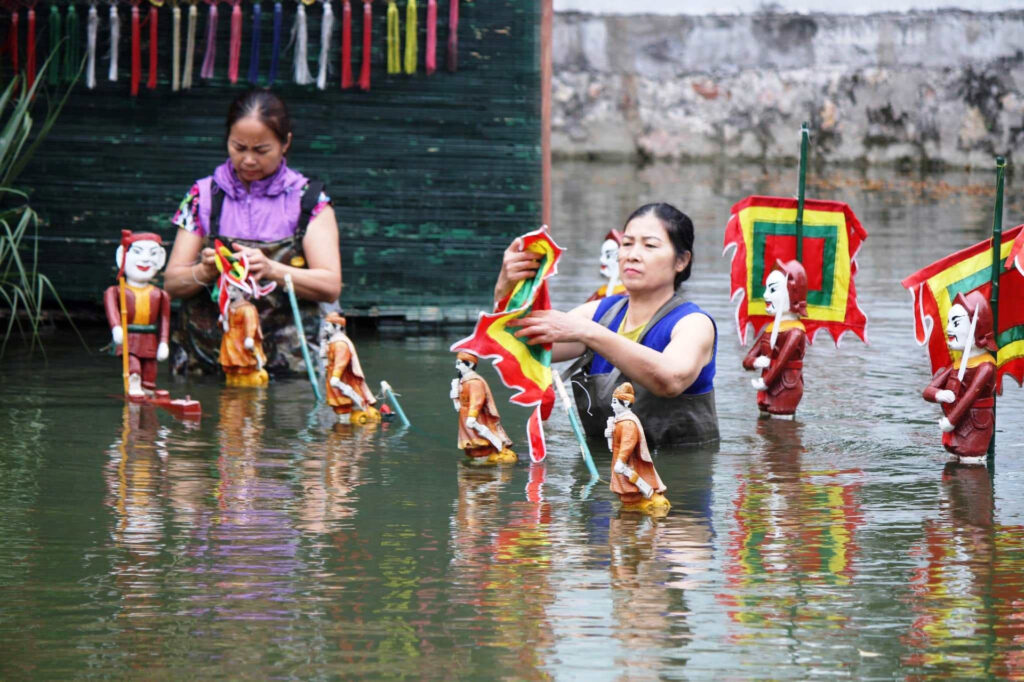 vietnamese water puppetry - enchanting foreign visitors-hanoi-bike-adventure