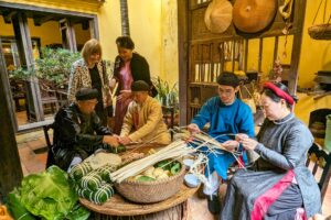 exploring-the-old-quarter-by-bike-a-detailed-tour-guide-for-visitors