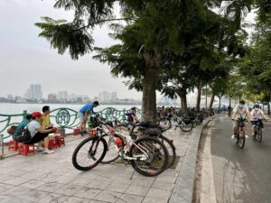 exploring-the-old-quarter-by-bike-a-detailed-tour-guide-for-visitors