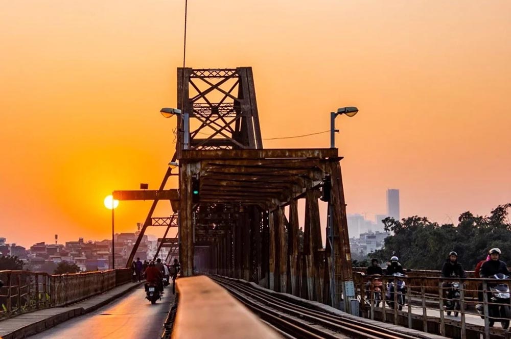 long-bien-bridge-an-unmissable-cycling-destination-in-hanoi