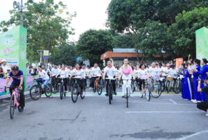 the-green-journey-cycling-festival-west-lake-lotus-colors-7000-participants-set-a-vietnam-record (1)