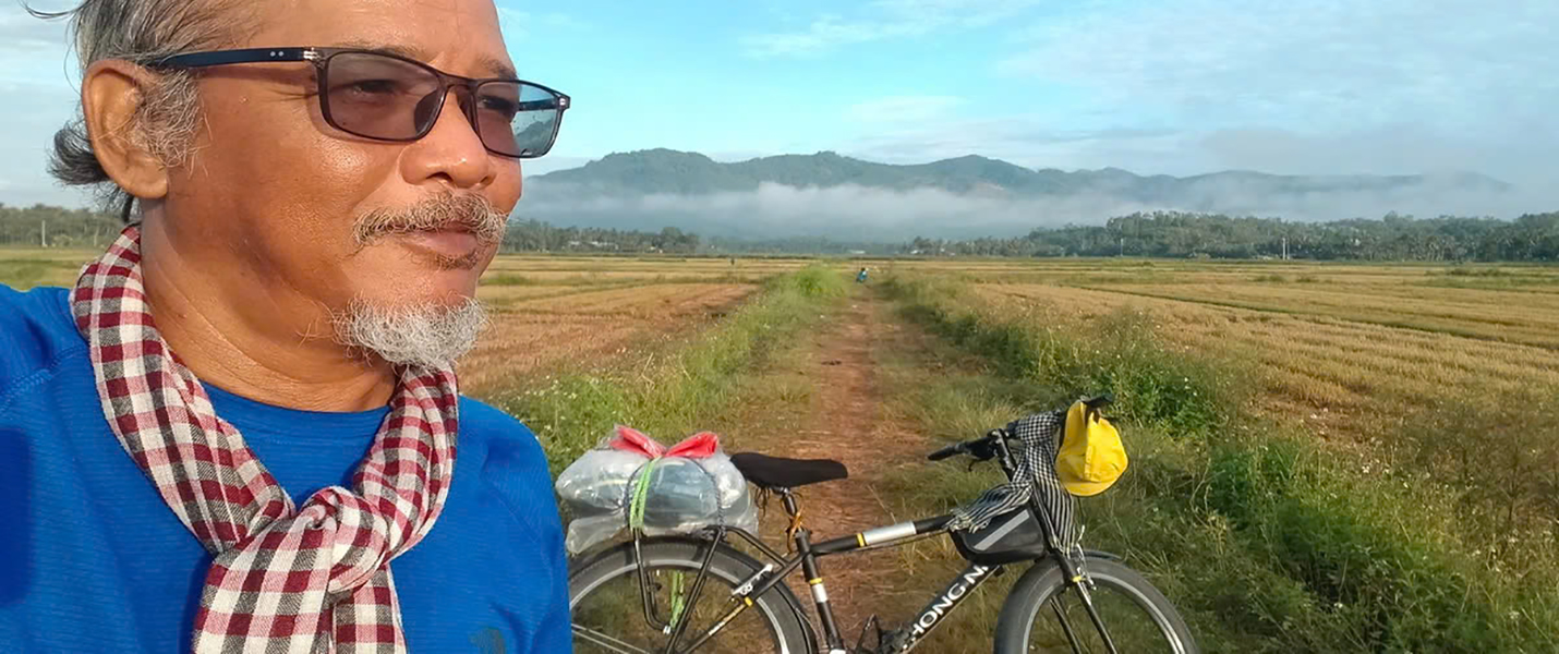 60-year-old man cycling from Hanoi to Ho Chi Minh City: "You have to reach the finish line with your strength"