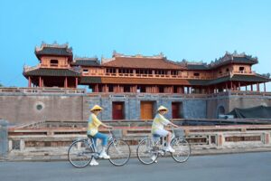 Vietnamese Travelers Prefer Combining Walking and Cycling