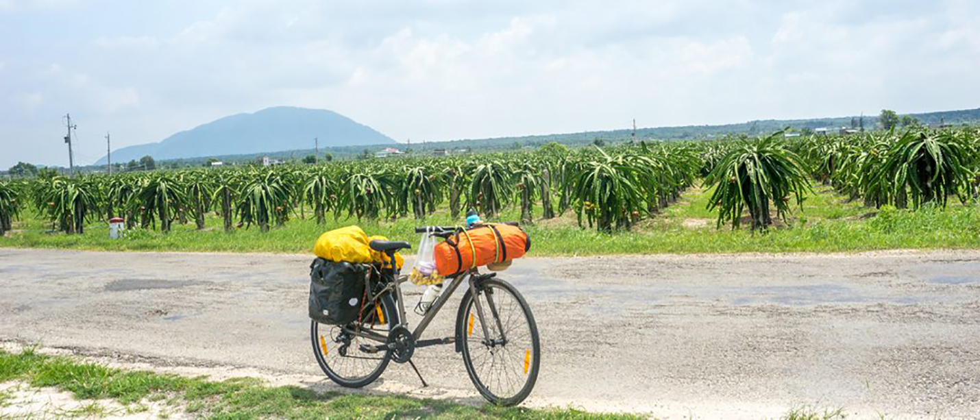 The U70 Man Who Drove Across Vietnam 16 Times Takes His Wife on a Trip