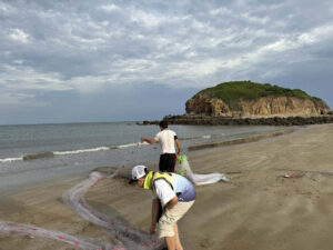 a-hanoi-boy-and-his-mom-biked-1000-km